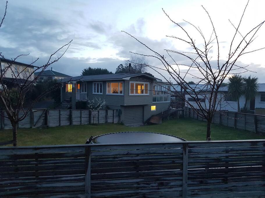 Adventurers Retreat Villa Taupo Bagian luar foto