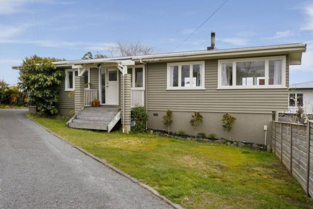 Adventurers Retreat Villa Taupo Bagian luar foto